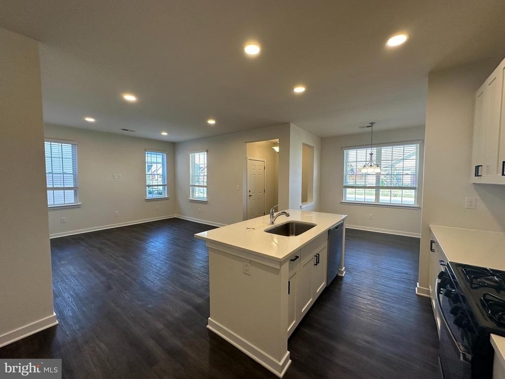 619 Ruth Way - Photo 5