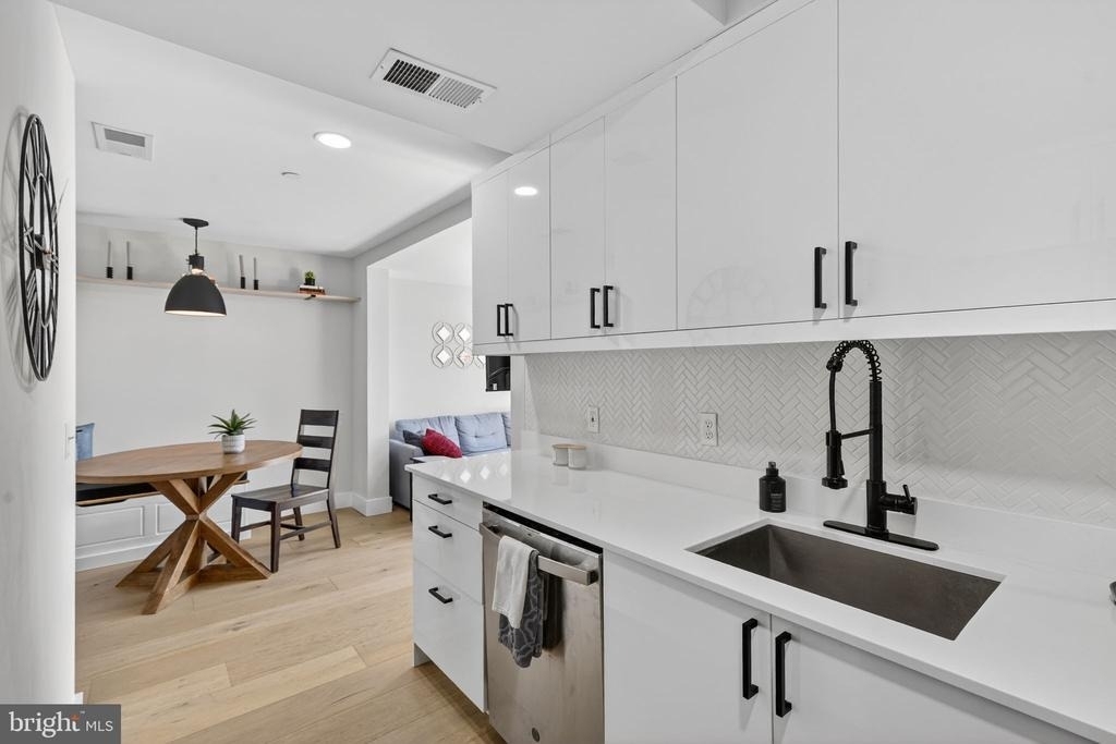919 12th Street Ne - Photo 9