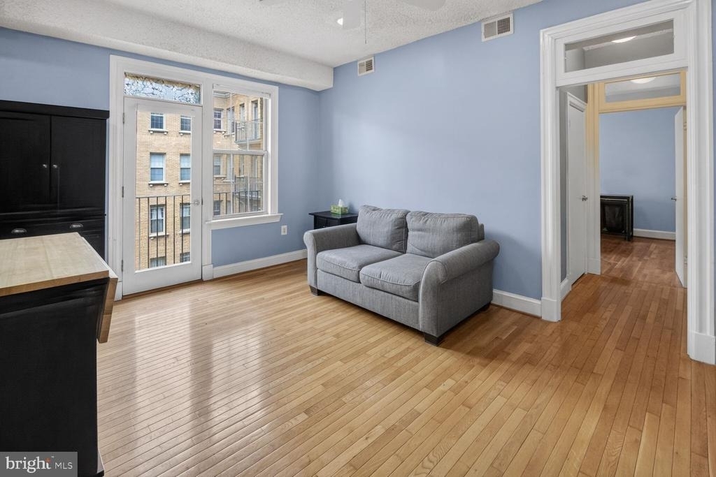 1401 Columbia Road Nw - Photo 6