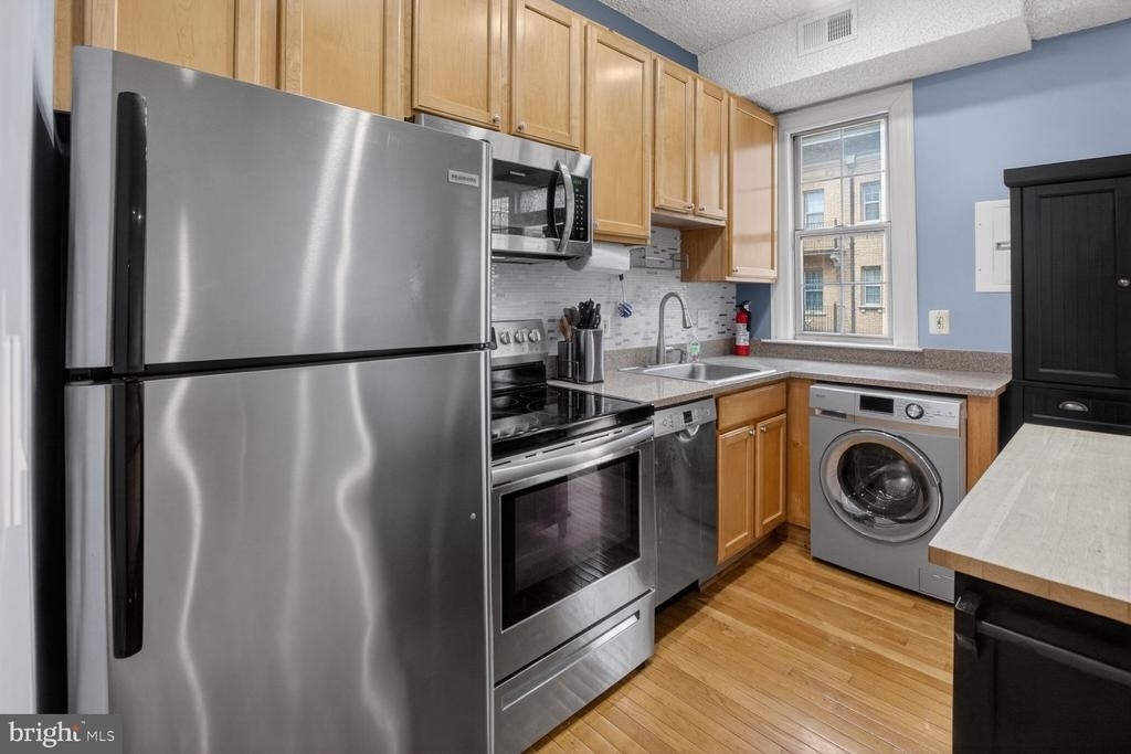 1401 Columbia Road Nw - Photo 3