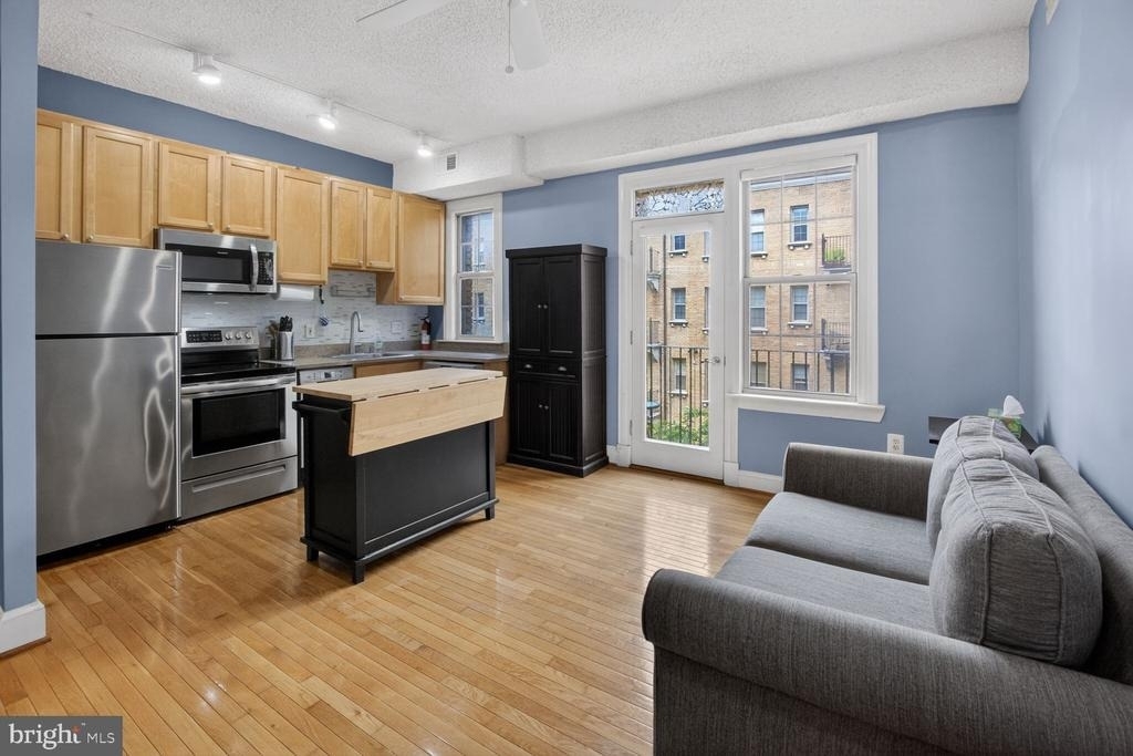 1401 Columbia Road Nw - Photo 0