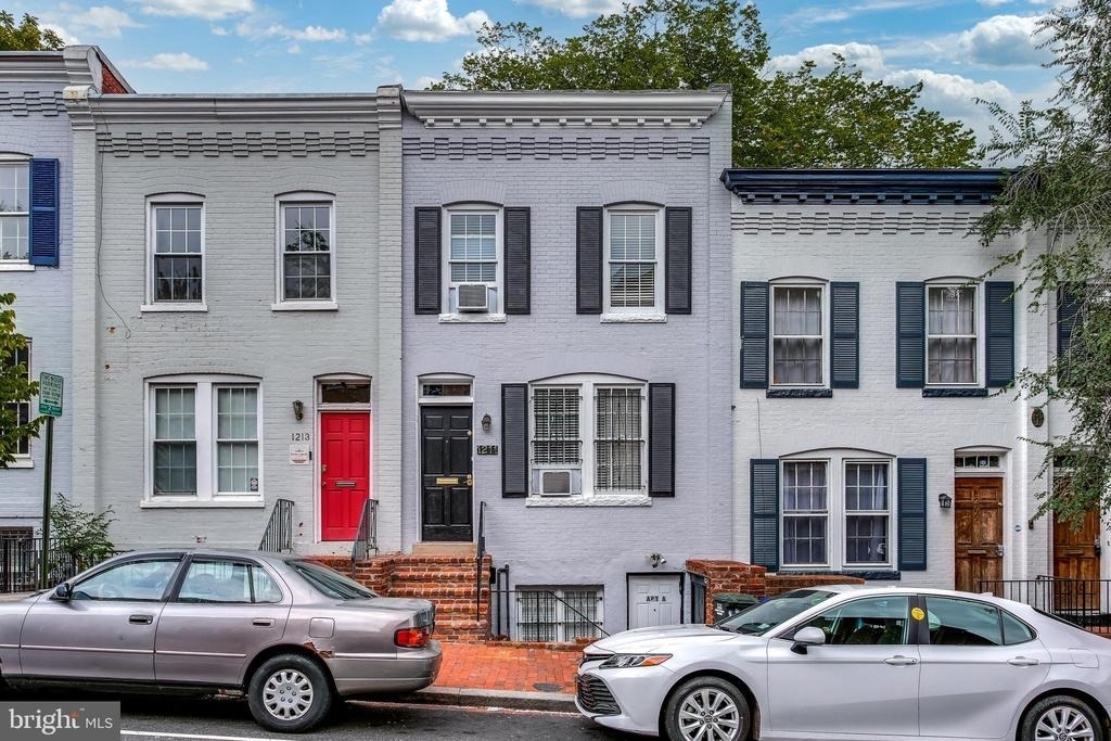 1211 33rd Street Nw - Photo 0