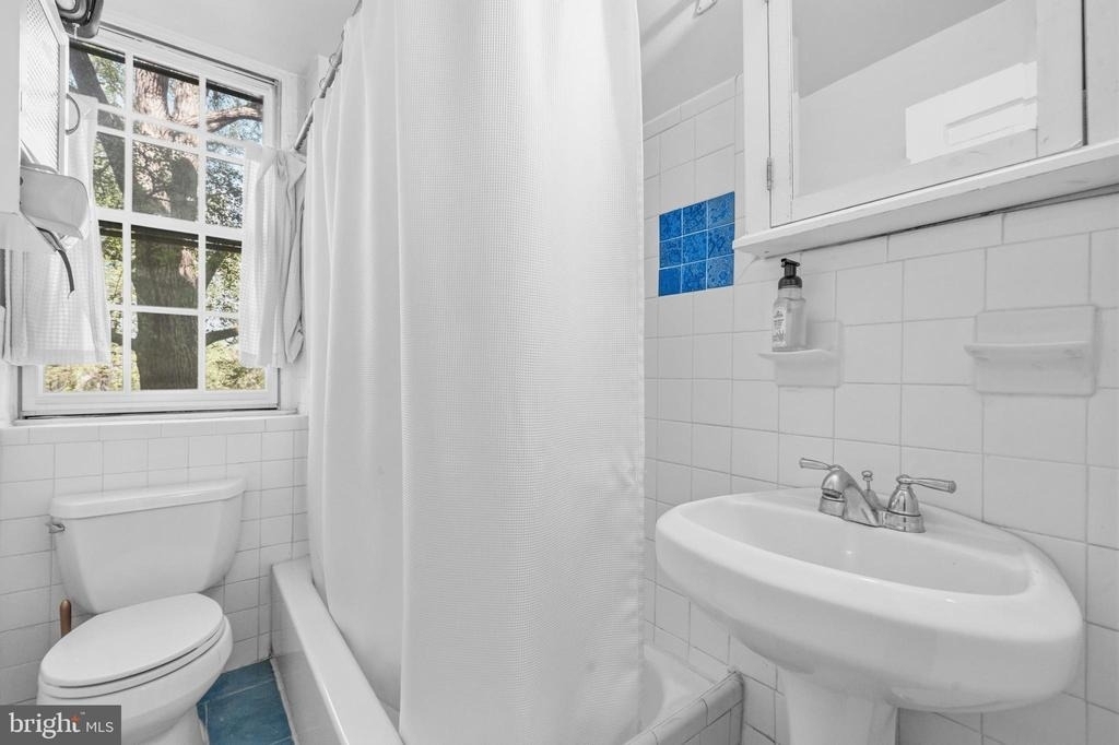 2032 Belmont Road Nw - Photo 4