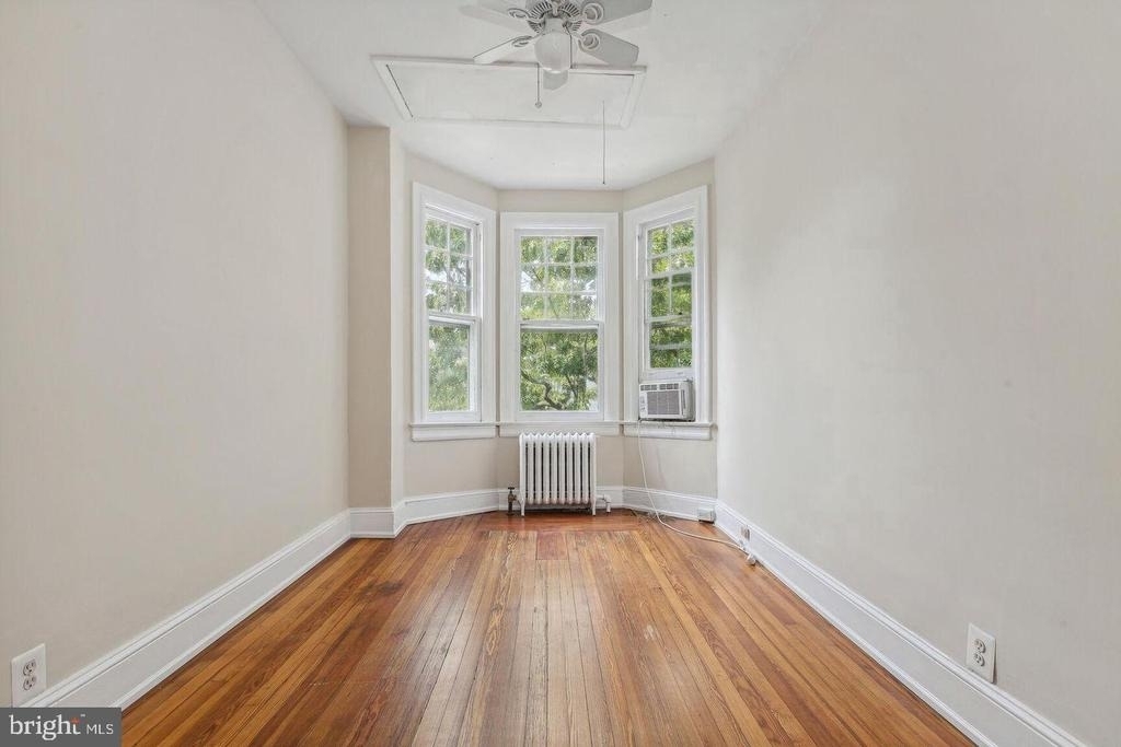 2237 Hall Place Nw - Photo 11