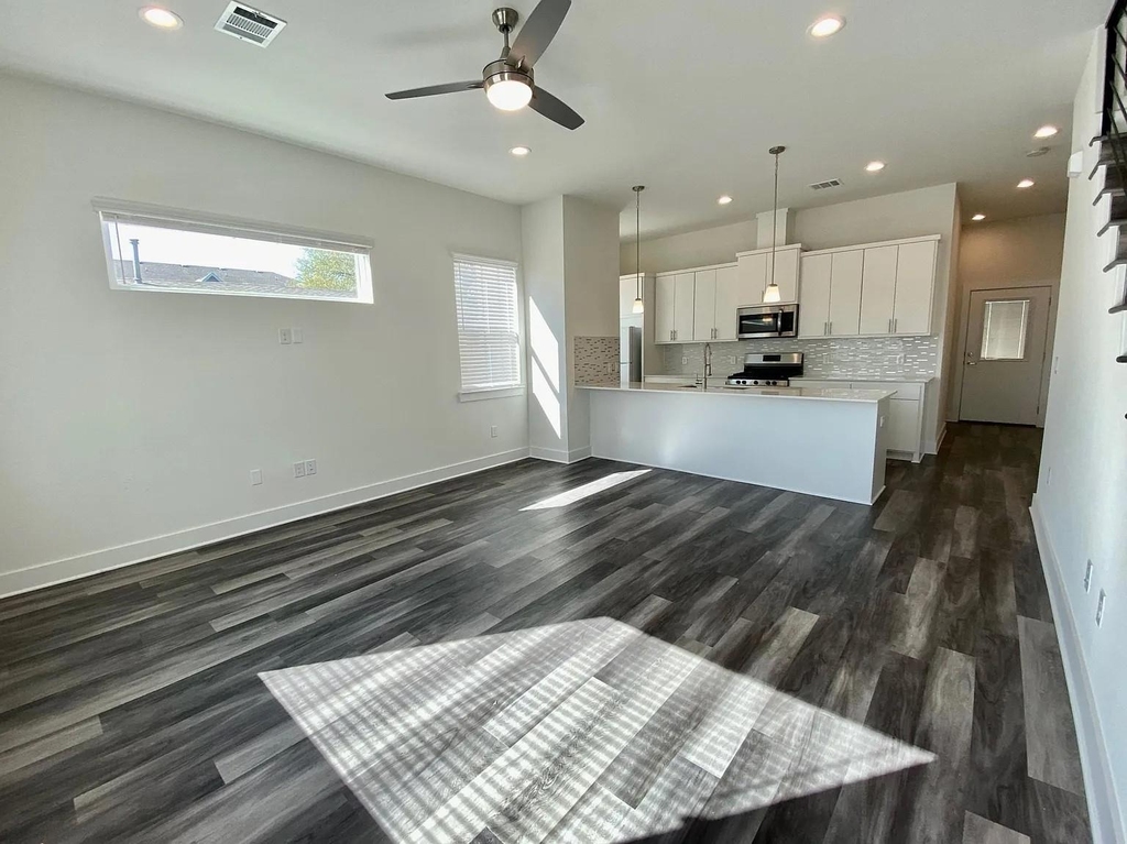 6102 Caddie St - Photo 2