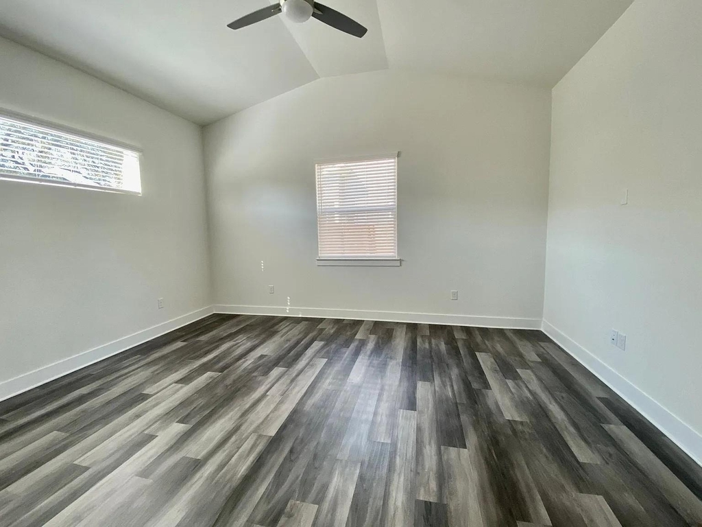 6102 Caddie St - Photo 8