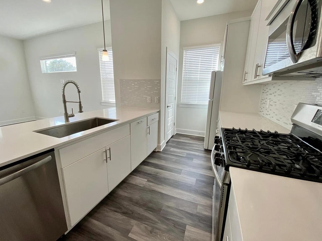 6102 Caddie St - Photo 6