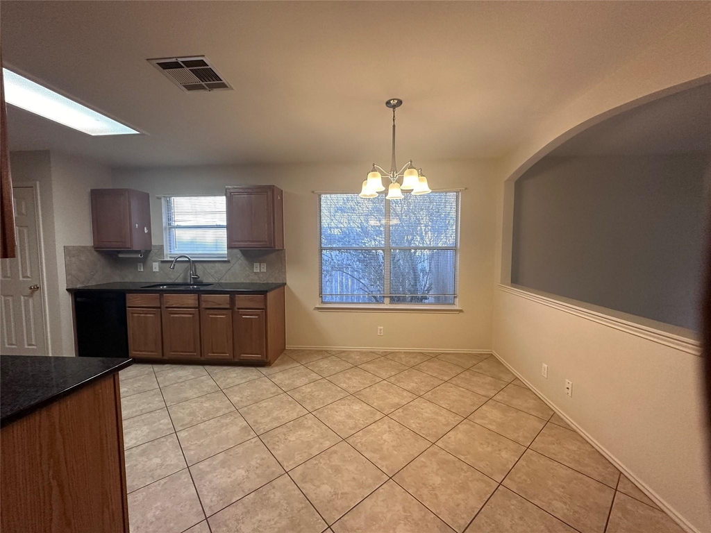 605 Blair Ave - Photo 6