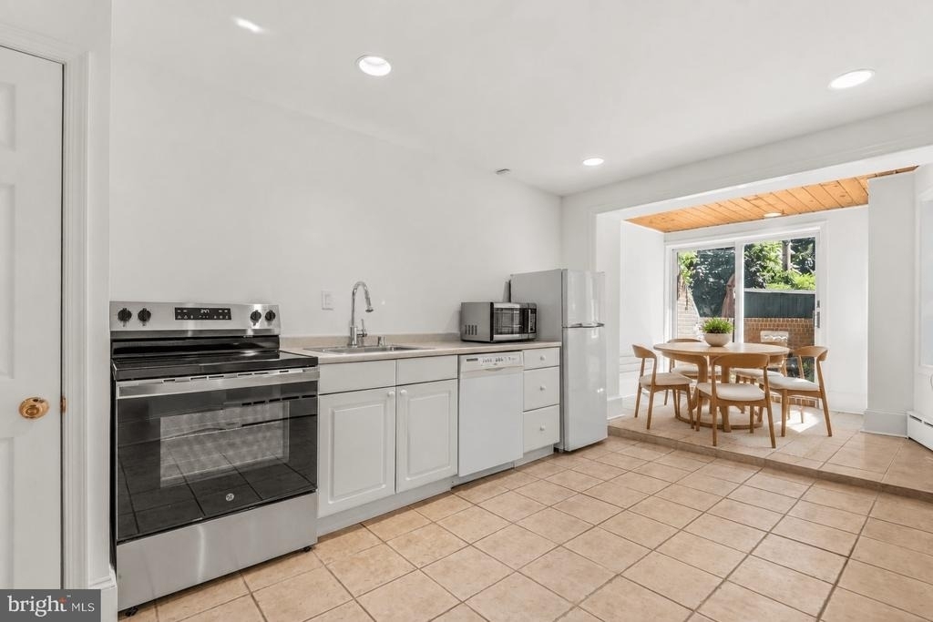 3044 Cambridge Place Nw - Photo 17