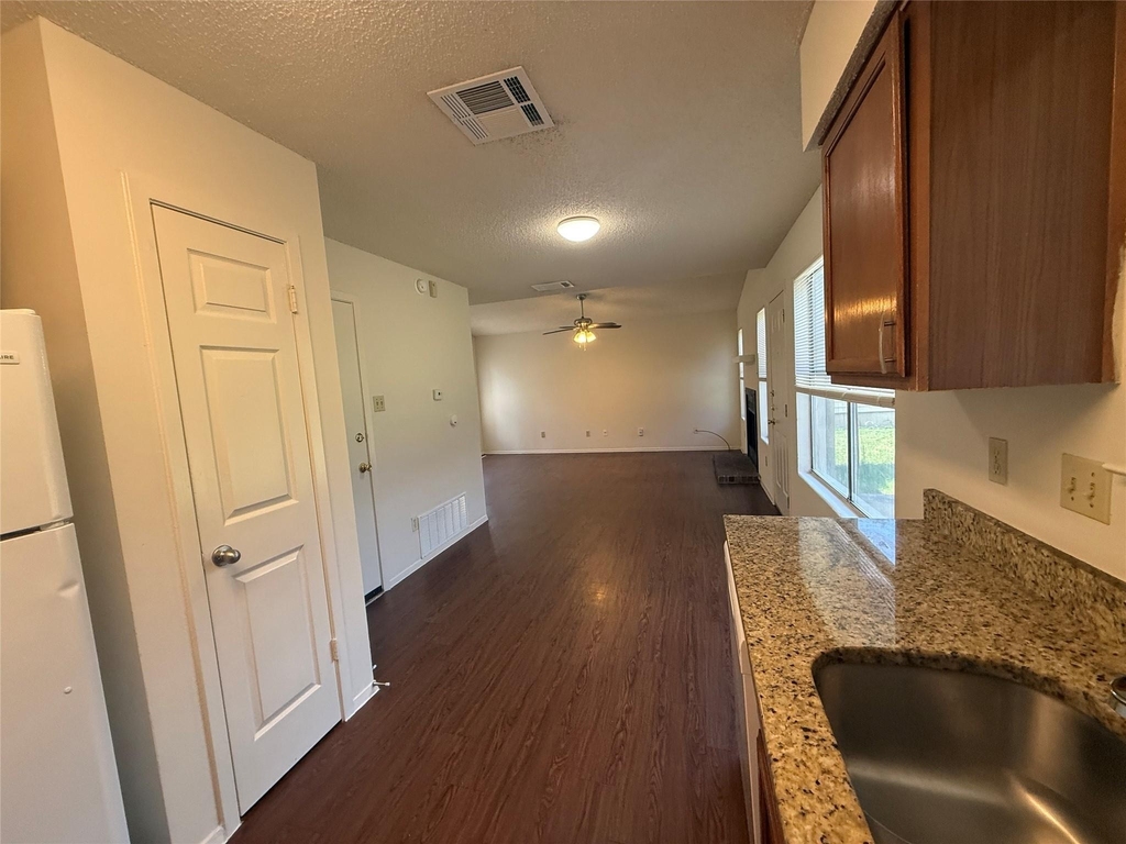 10609 Archdale Dr - Photo 3