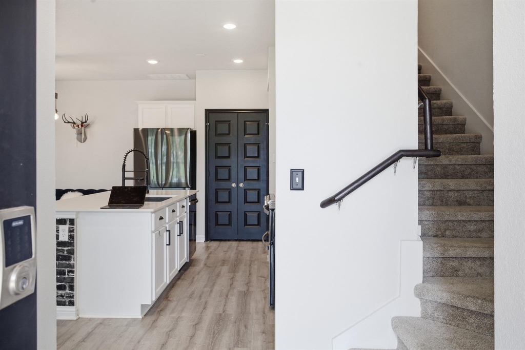 8525 Leroi Dr - Photo 4