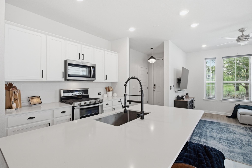 8525 Leroi Dr - Photo 10