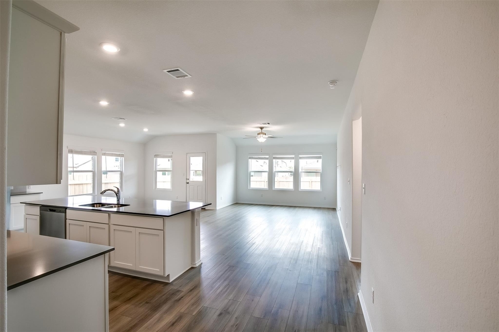 1740 Catahoula Dr - Photo 5