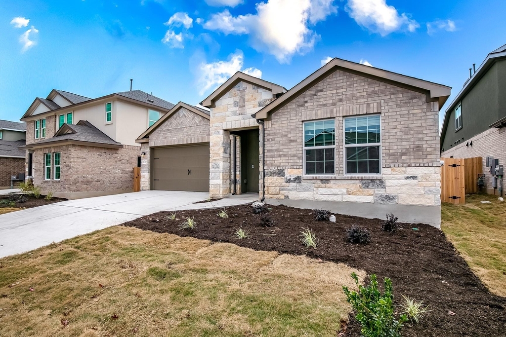1740 Catahoula Dr - Photo 2