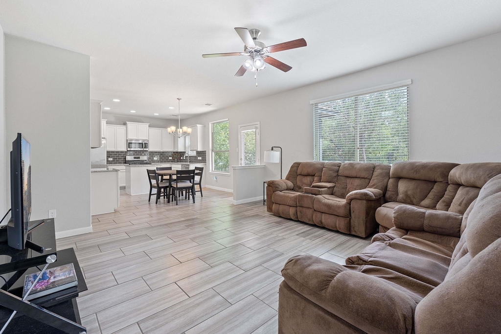 307 Parkside Dr - Photo 2