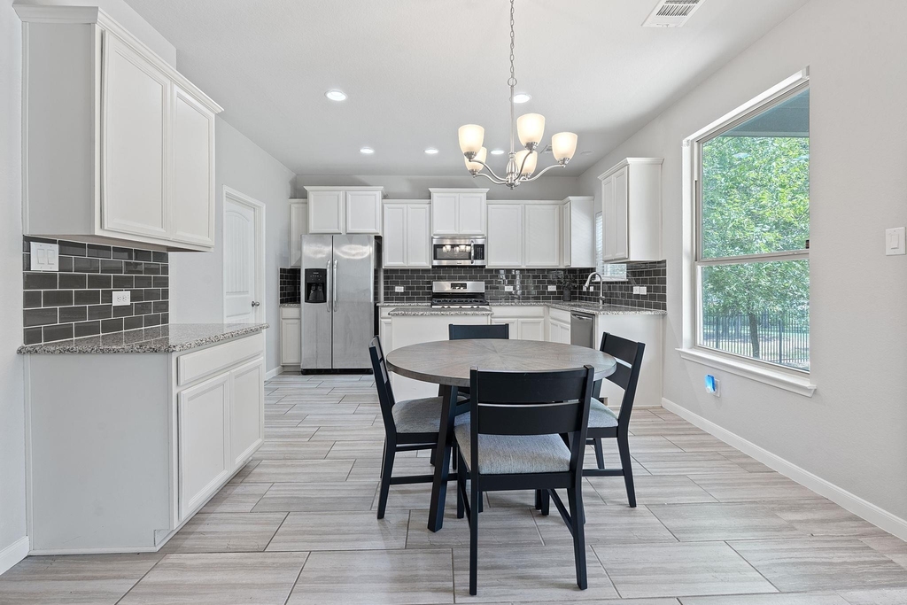 307 Parkside Dr - Photo 1