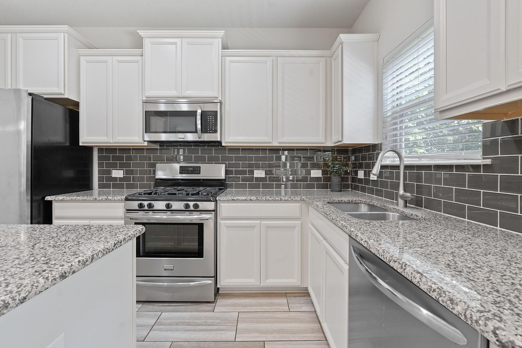 307 Parkside Dr - Photo 10