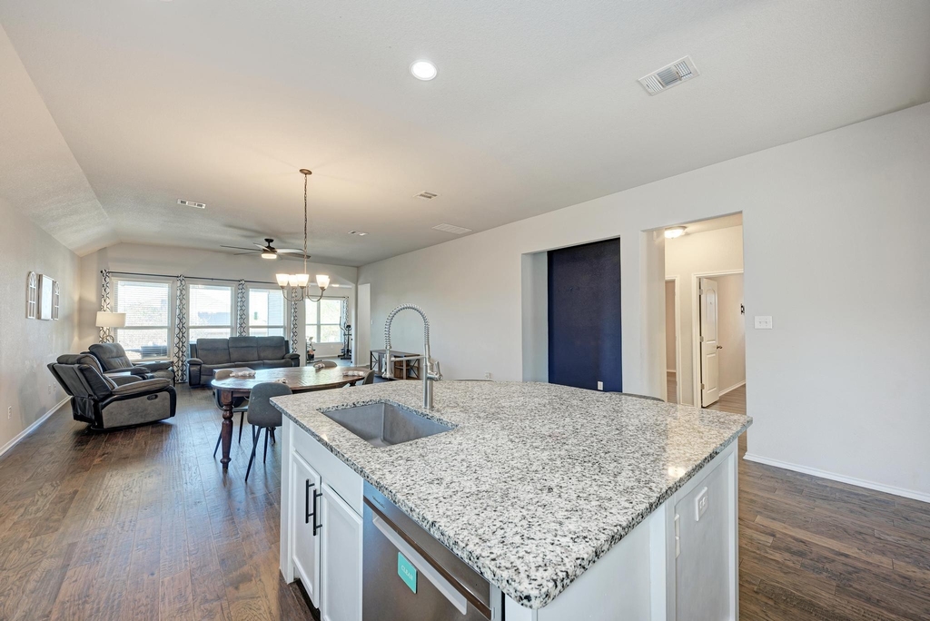 136 Finley St - Photo 7