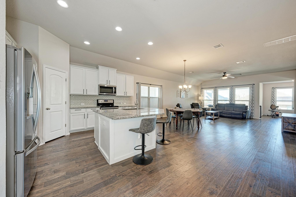 136 Finley St - Photo 4