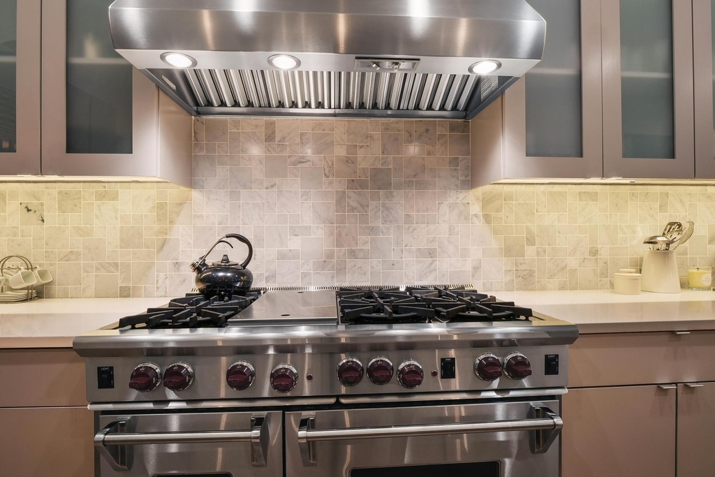 555 E 5th St - Photo 17
