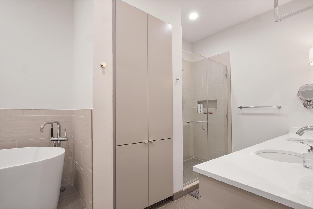 555 E 5th St - Photo 28