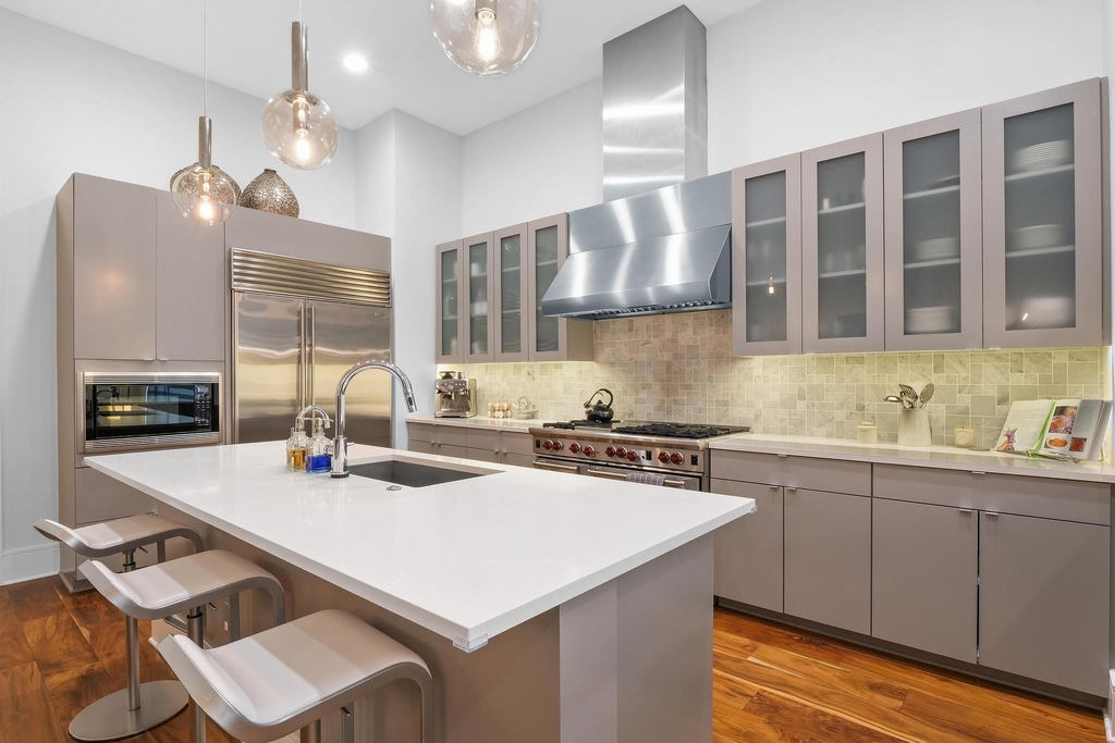 555 E 5th St - Photo 14