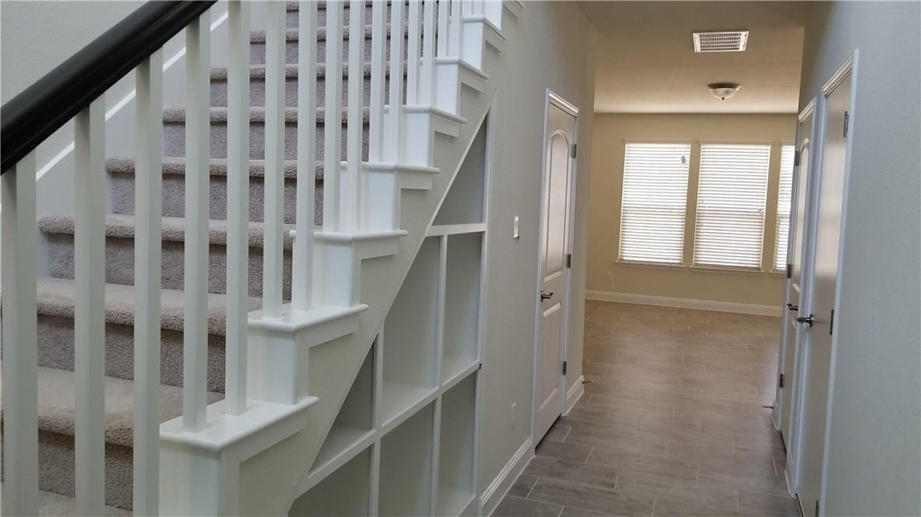 1050 Kenney Fort Xing - Photo 2