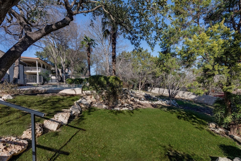 132 Lakeway Dr - Photo 6