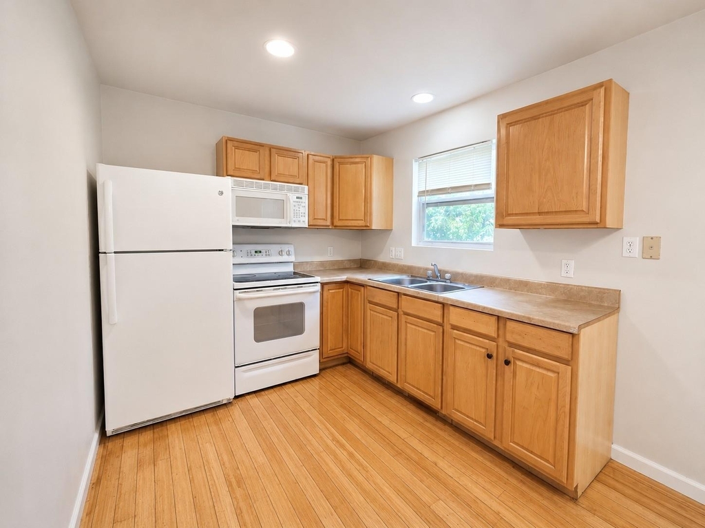 4516 Russell Dr - Photo 4