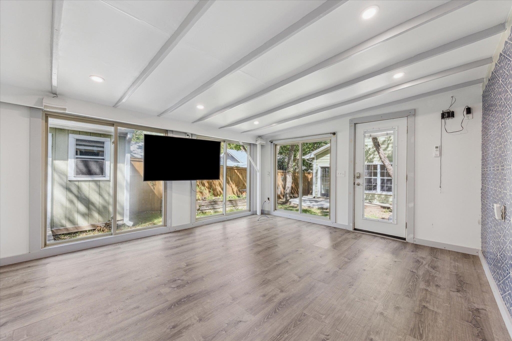 3300 Harris Park Ave - Photo 14
