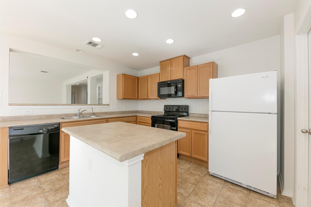 1141 Renaissance Trl - Photo 2