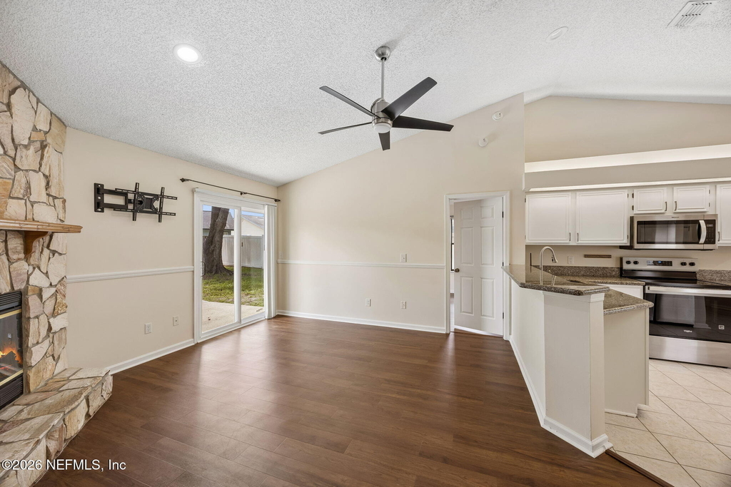 8362 Rockridge Drive - Photo 5