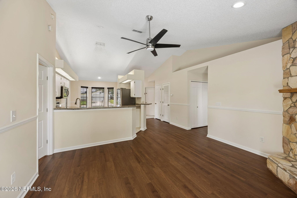 8362 Rockridge Drive - Photo 4