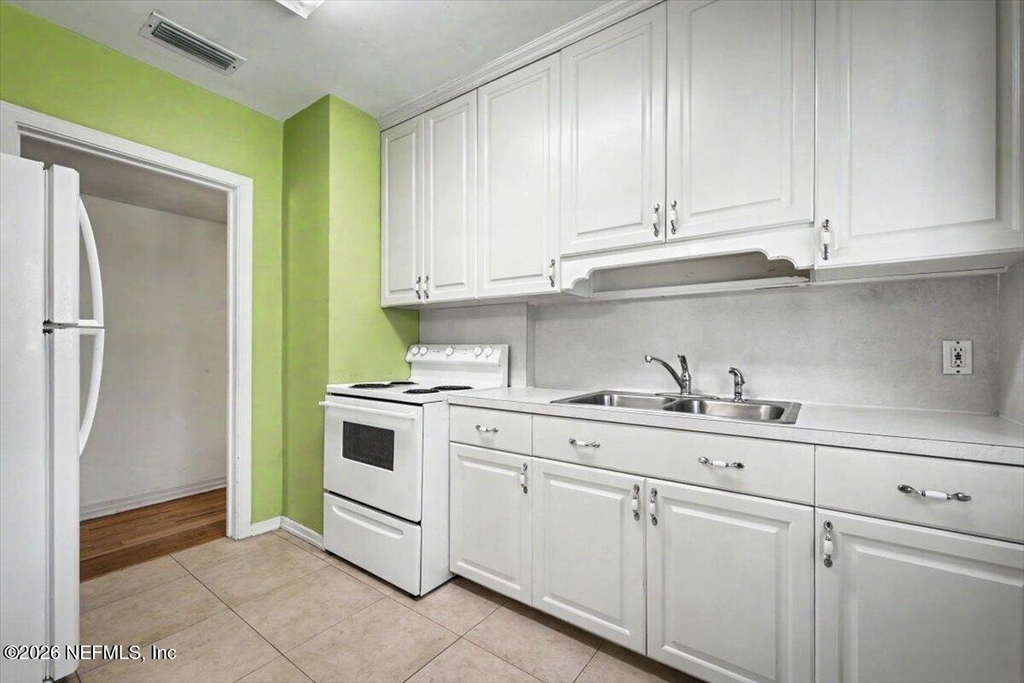 4252 Pinewood Avenue - Photo 2