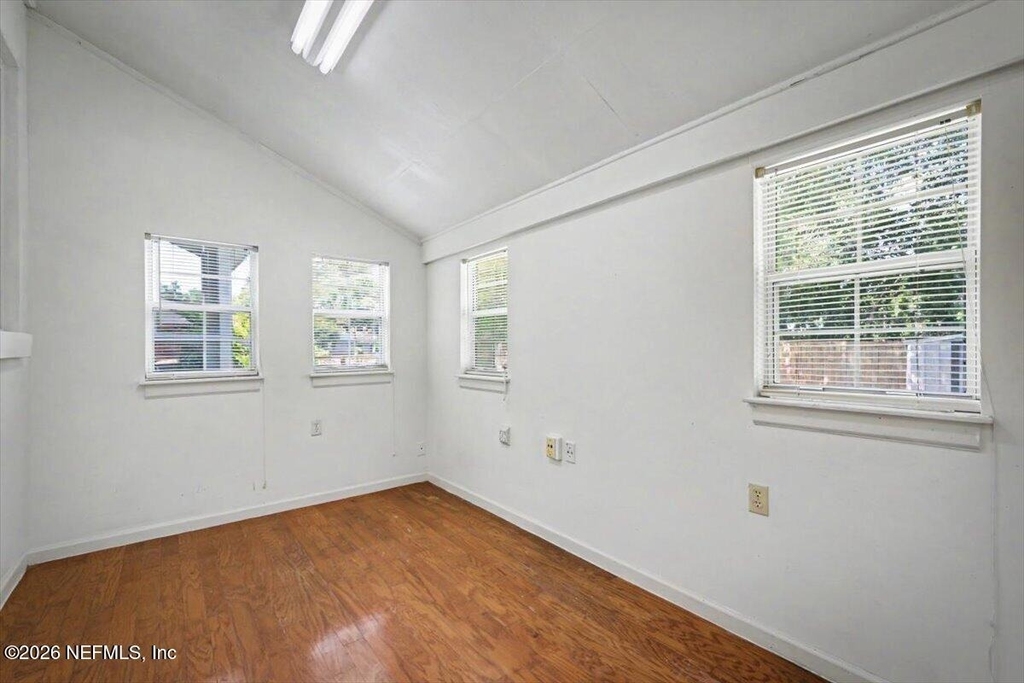4252 Pinewood Avenue - Photo 7