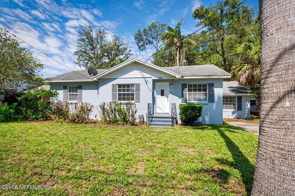 4252 Pinewood Avenue - Photo 0