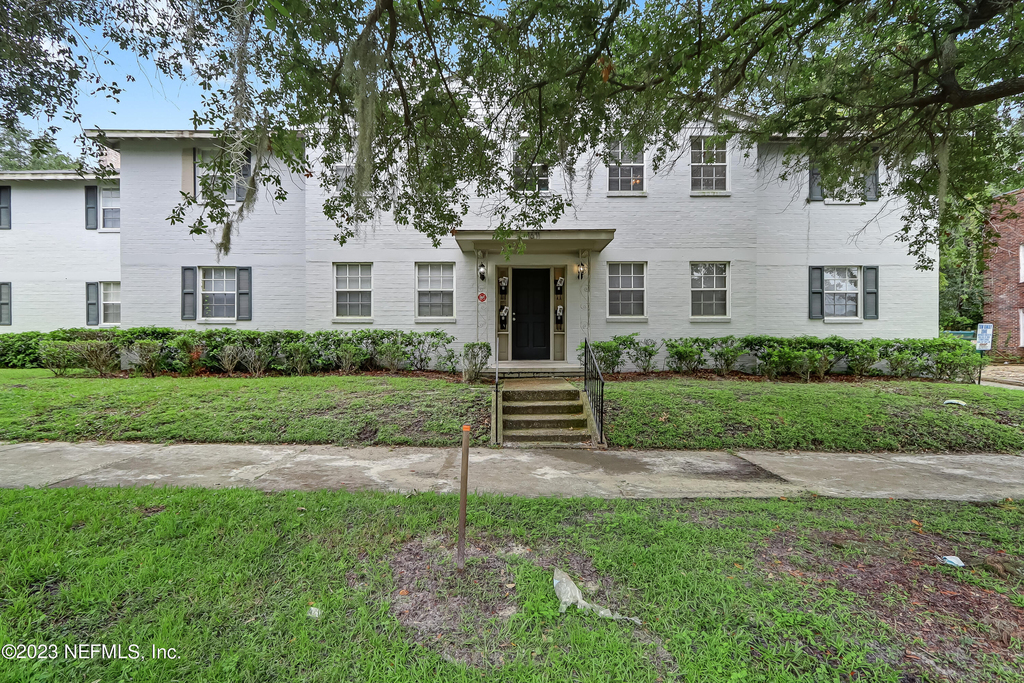 2358 Herschel Street - Photo 0
