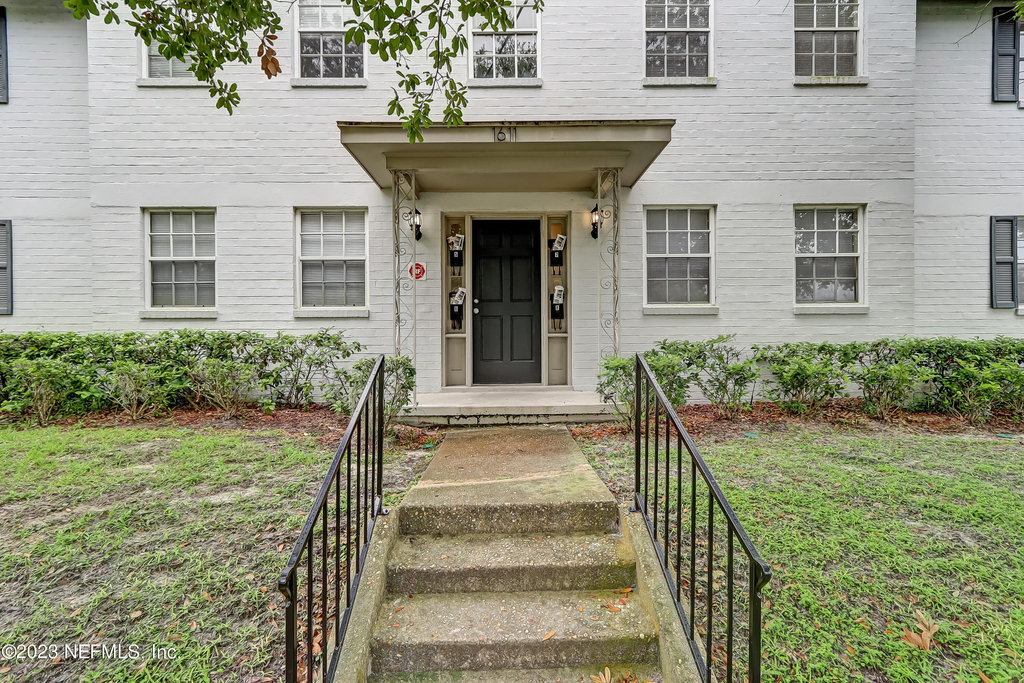 2358 Herschel Street - Photo 3