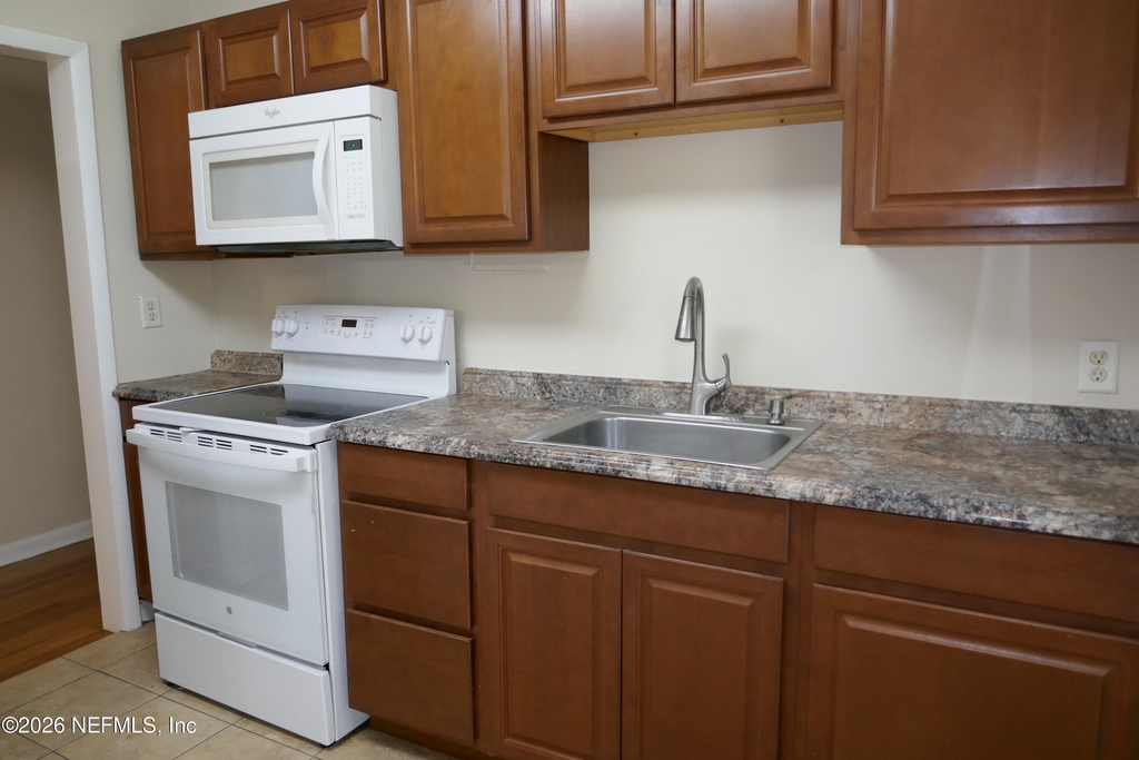 2404 Red Oak Drive - Photo 7