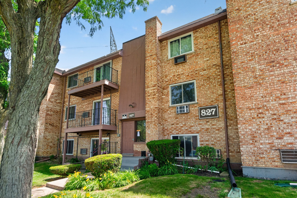 827 W College Boulevard - Photo 0