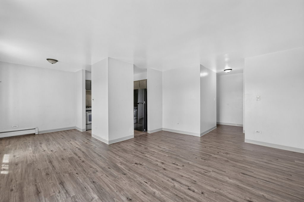 827 W College Boulevard - Photo 2