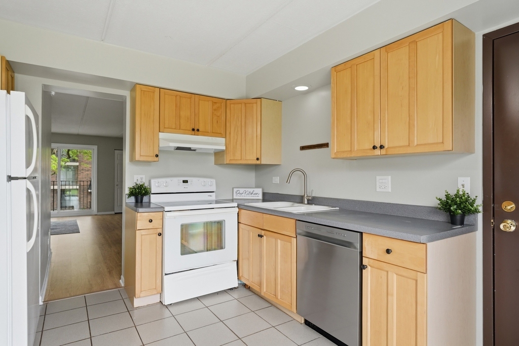 5513 Chateau Drive - Photo 5