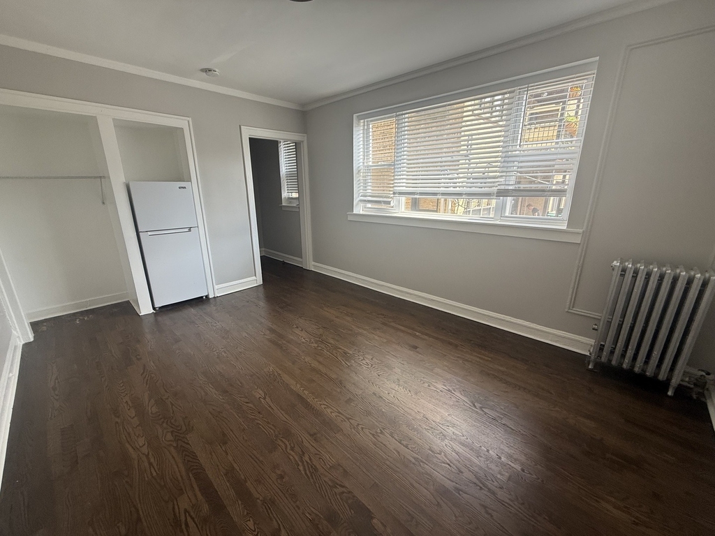 6912 N Ashland Boulevard - Photo 2