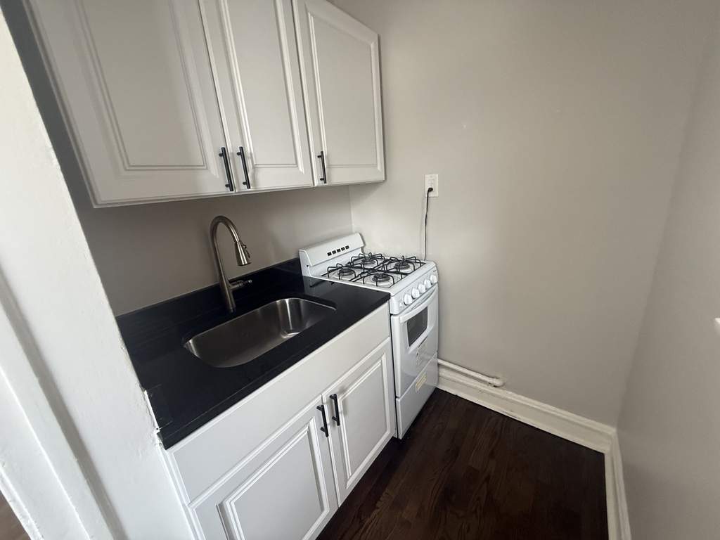 6912 N Ashland Boulevard - Photo 3