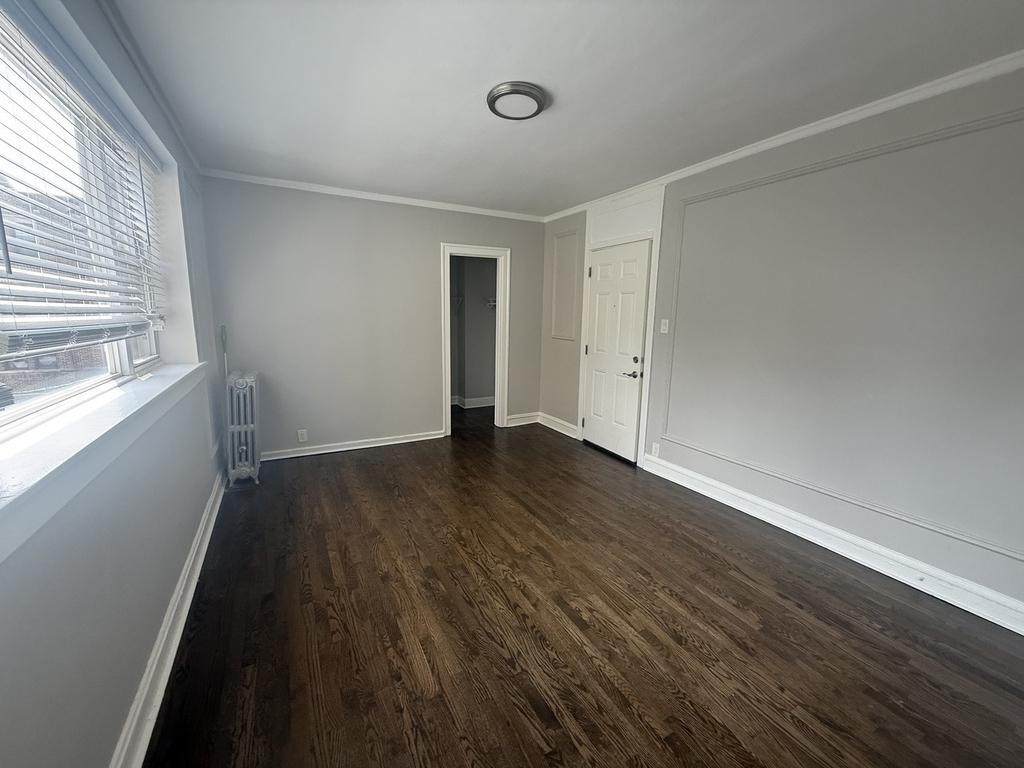 6912 N Ashland Boulevard - Photo 1