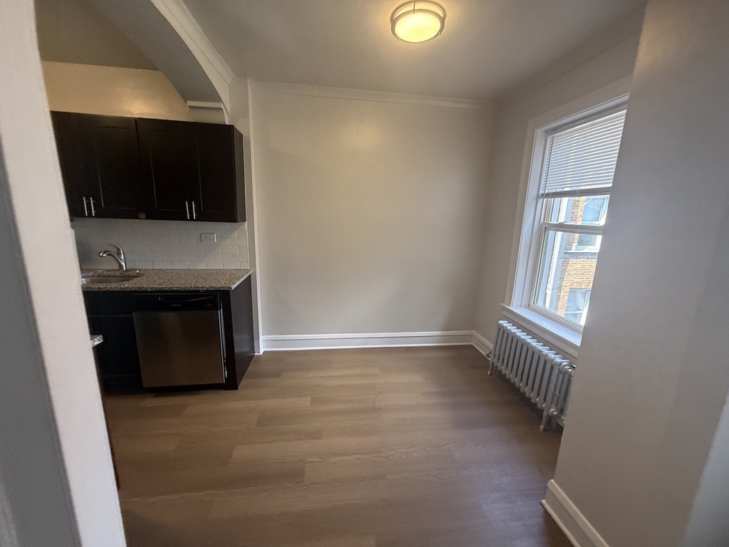 6748 N Ashland Avenue - Photo 4