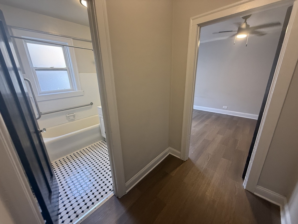 6748 N Ashland Avenue - Photo 12