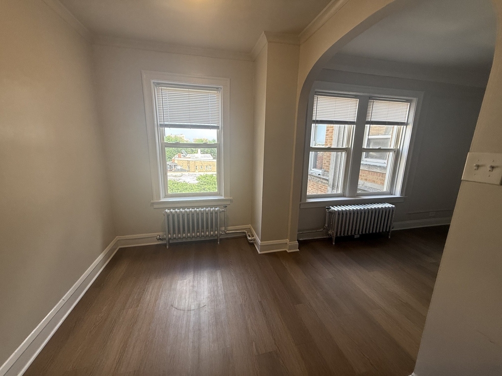 6748 N Ashland Avenue - Photo 3