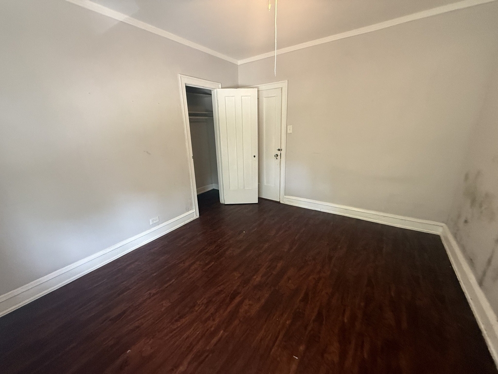 6748 N Ashland Avenue - Photo 2