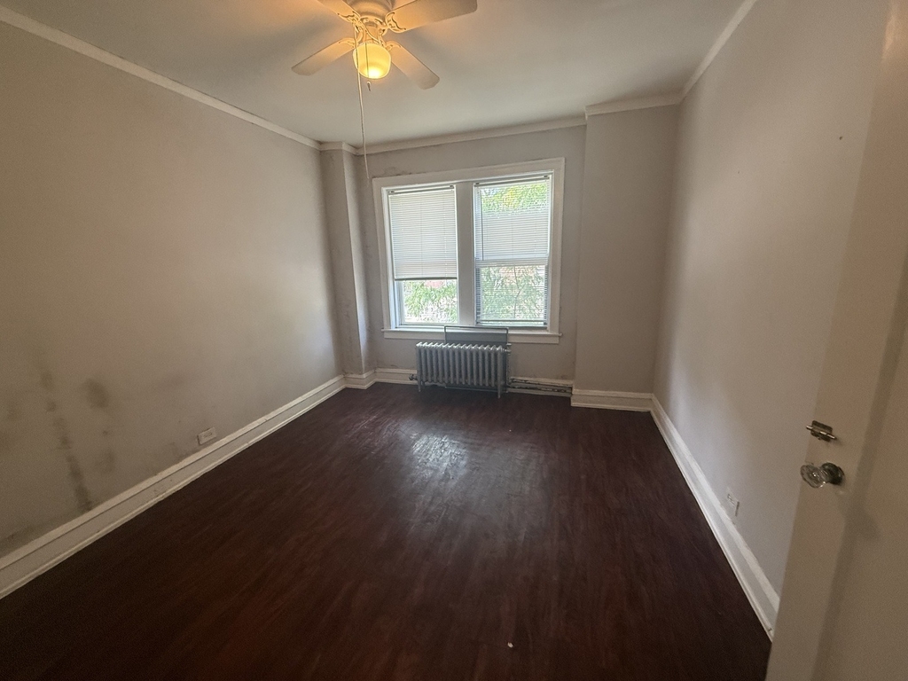 6748 N Ashland Avenue - Photo 3